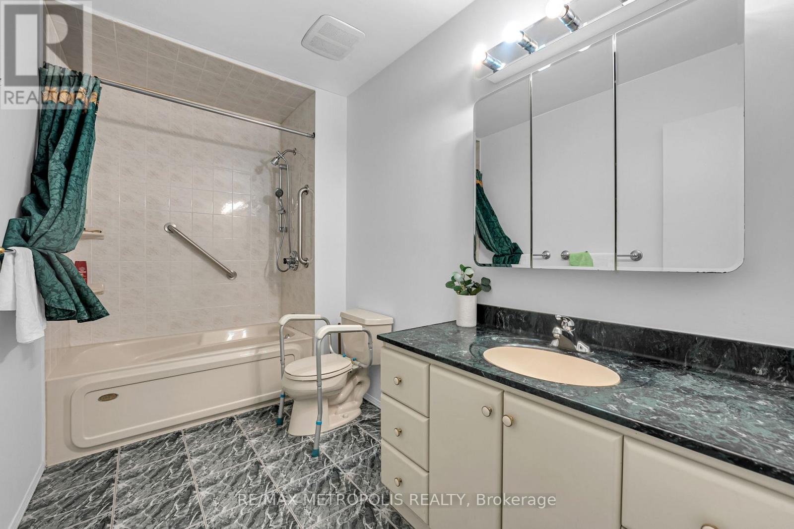 76 Harrington Crescent, Toronto, Ontario  M2M 2Y5 - Photo 12 - C13464338