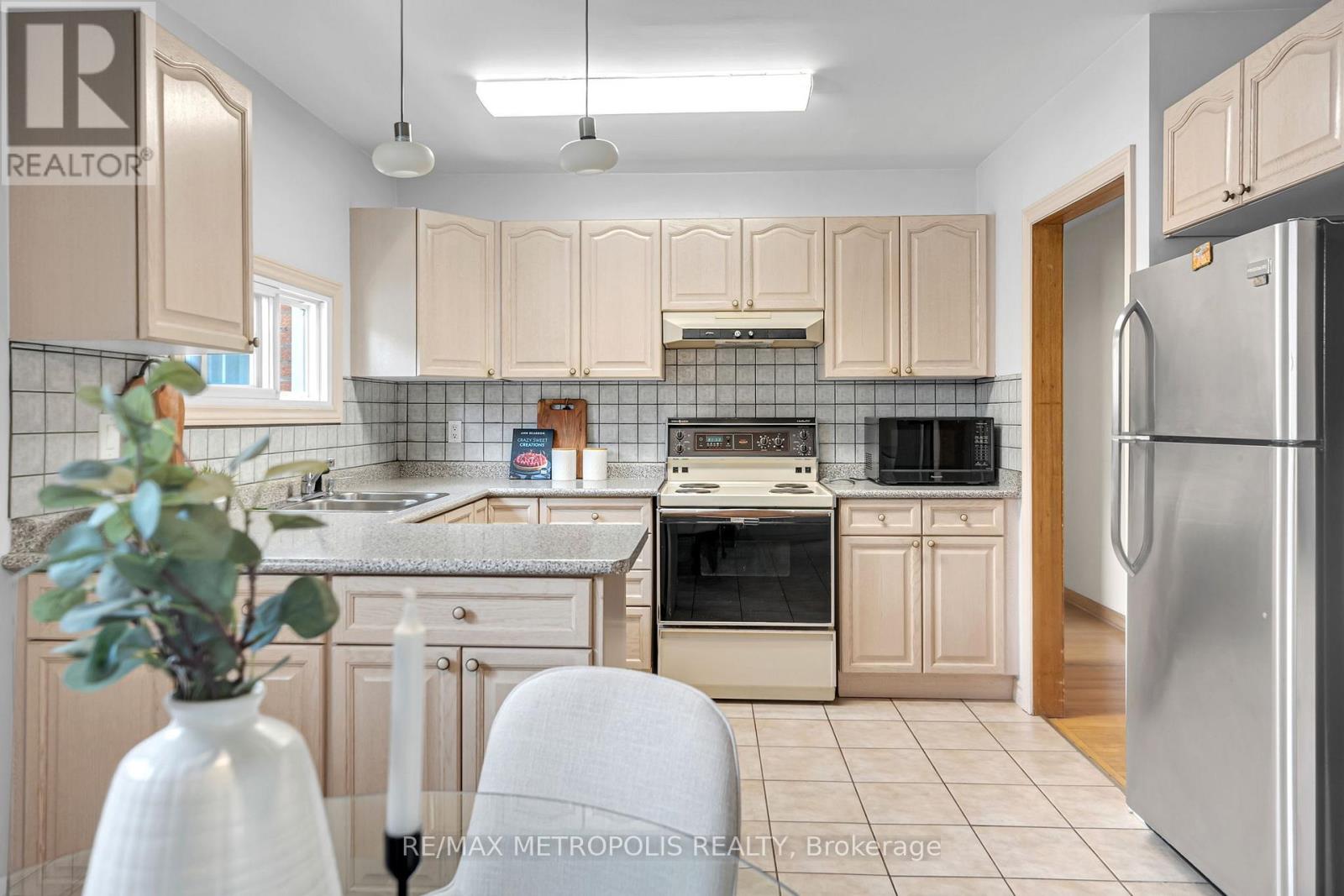 76 Harrington Crescent, Toronto, Ontario  M2M 2Y5 - Photo 10 - C13464338