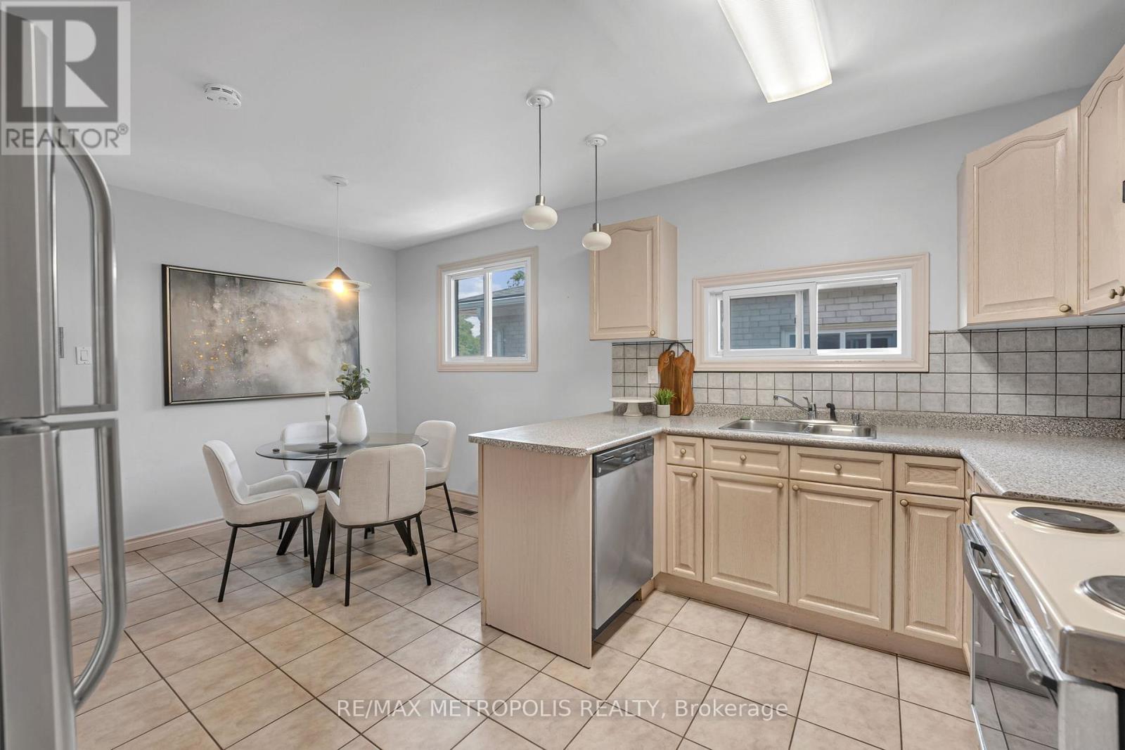 76 Harrington Crescent, Toronto, Ontario  M2M 2Y5 - Photo 9 - C13464338