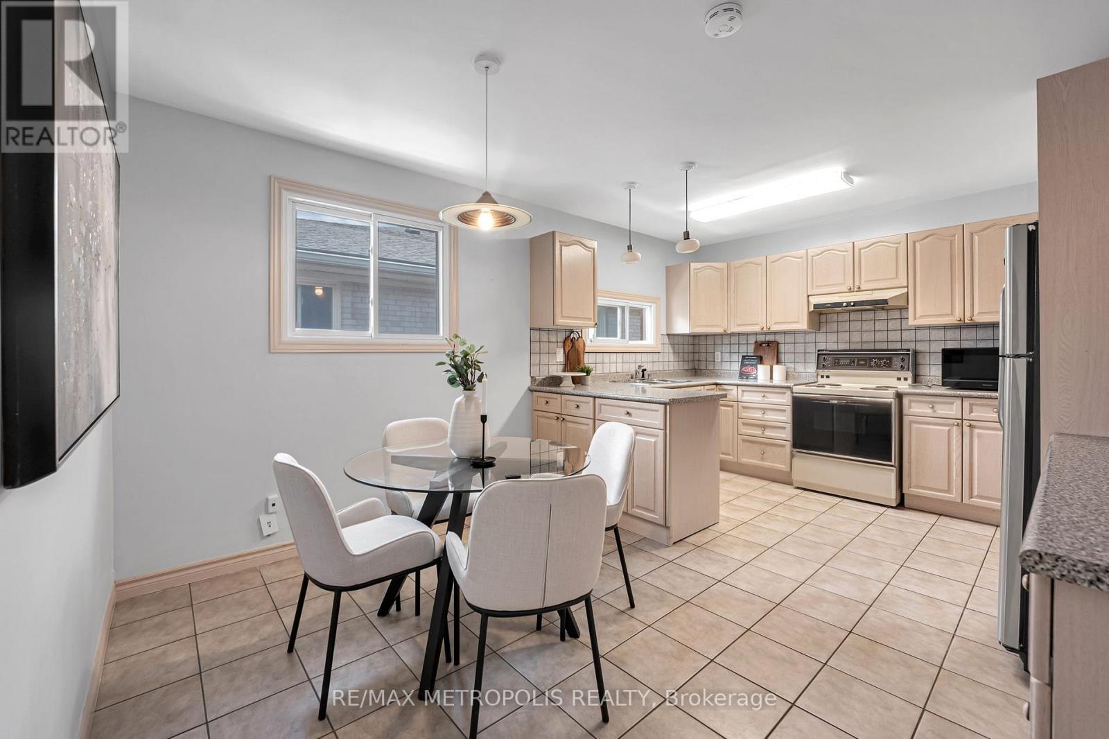 76 Harrington Crescent, Toronto, Ontario  M2M 2Y5 - Photo 6 - C13464338