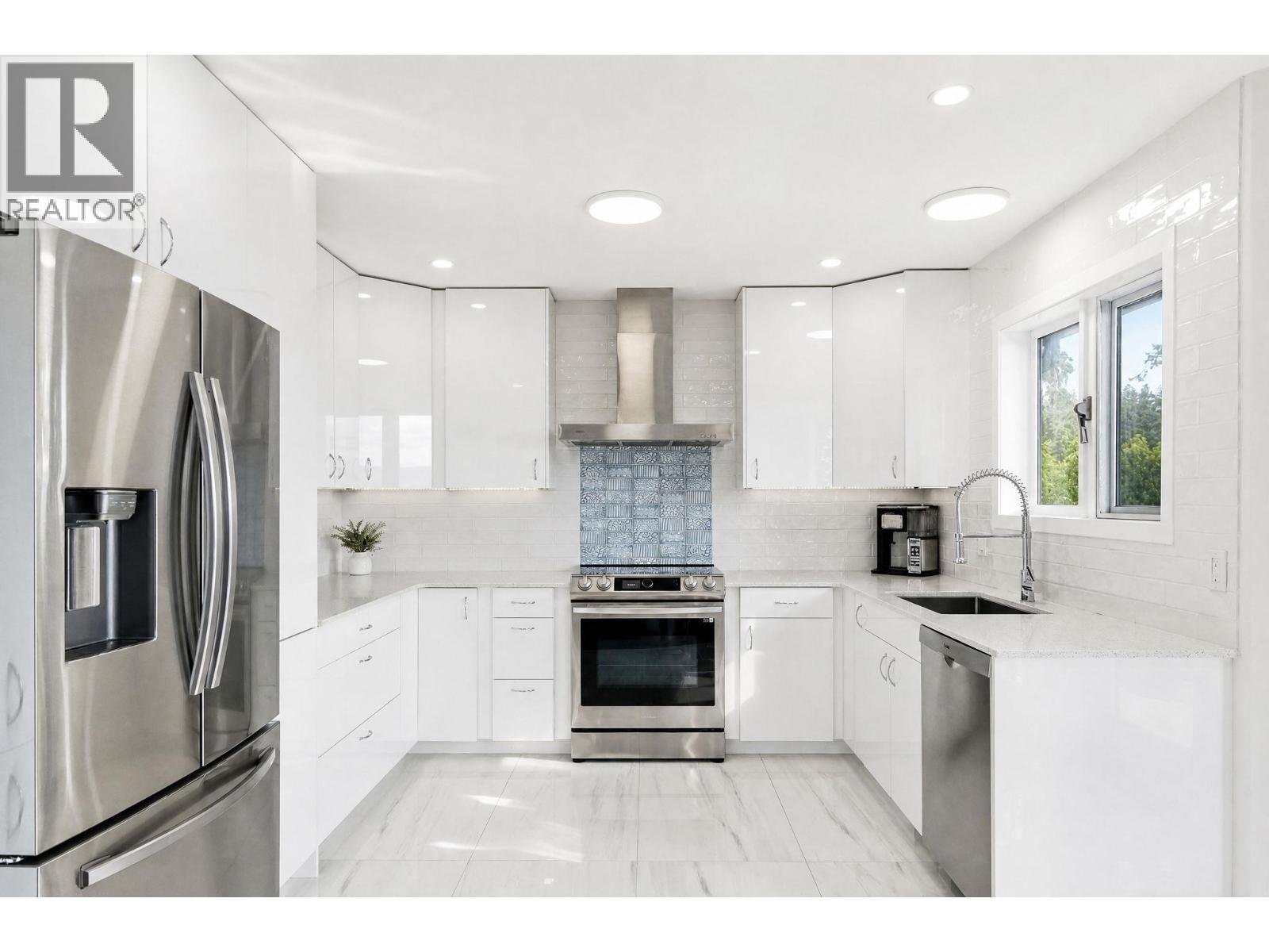 1576 West Kelowna Road, West Kelowna, British Columbia  V1Z 3H5 - Photo 3 - 10391486