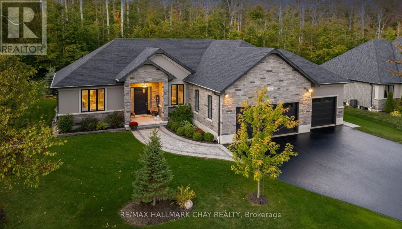 8 BYERS STREET, Springwater, Ontario