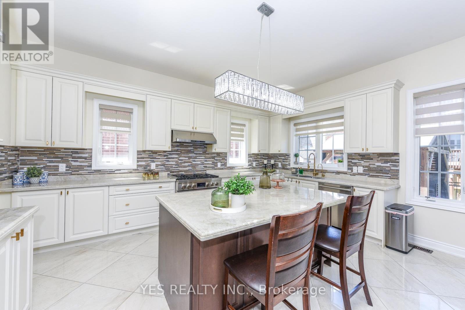 86 Quintette Close, Brampton, Ontario  L6P 0A2 - Photo 15 - W13456826