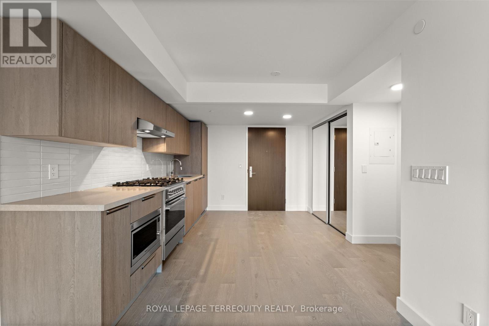 213 - 160 Kingsway Crescent, Toronto, Ontario  M8X 0B5 - Photo 2 - W13464596