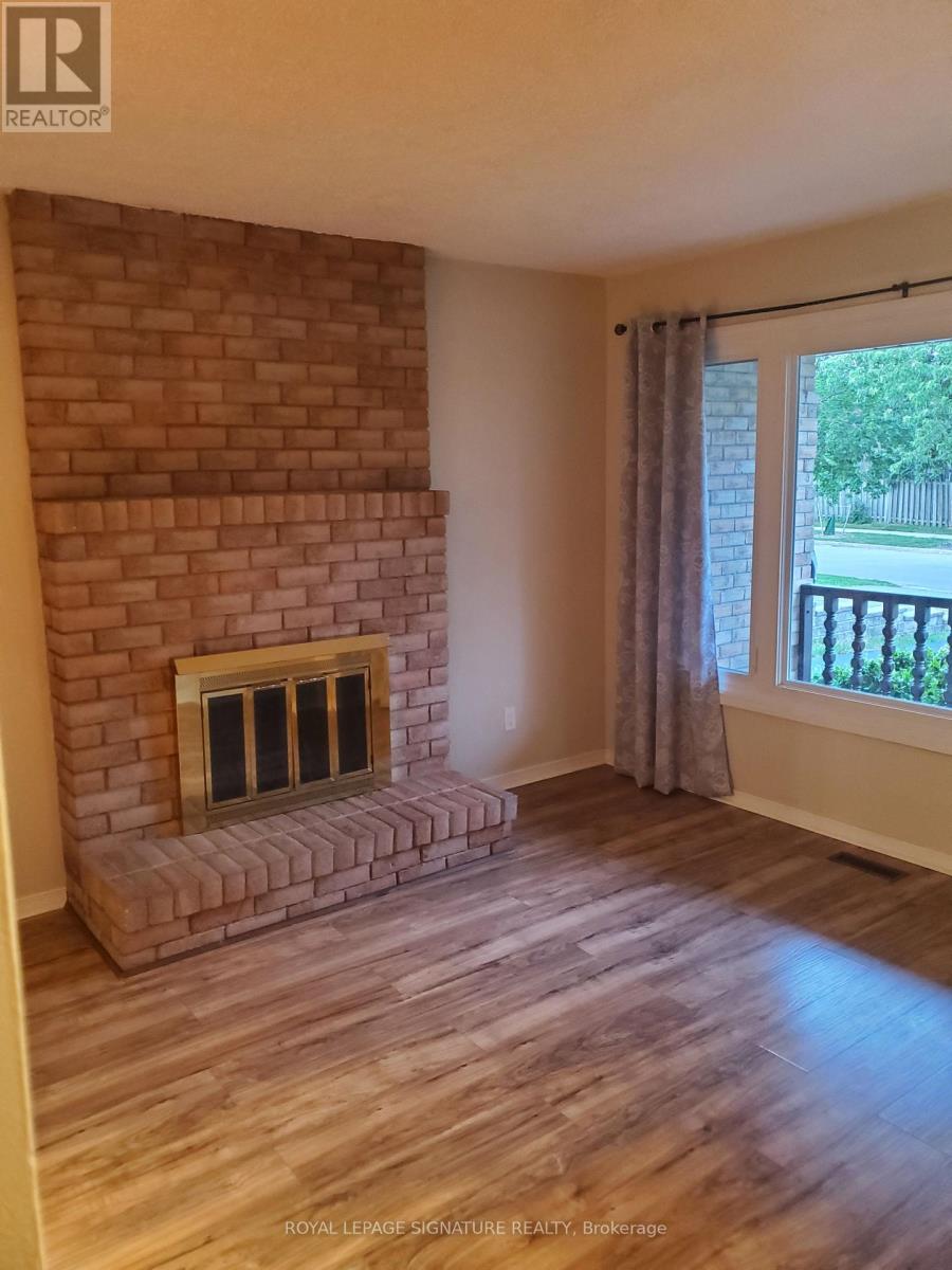 980 Sawgrass Crescent, Mississauga, Ontario L5C 3Y3 - Photo 3 - W13464646