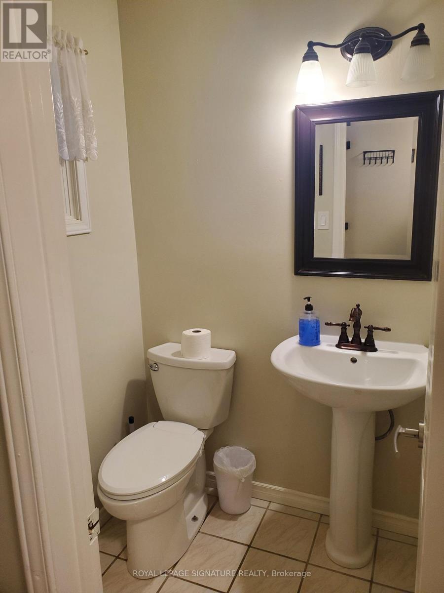 980 Sawgrass Crescent, Mississauga, Ontario L5C 3Y3 - Photo 9 - W13464646