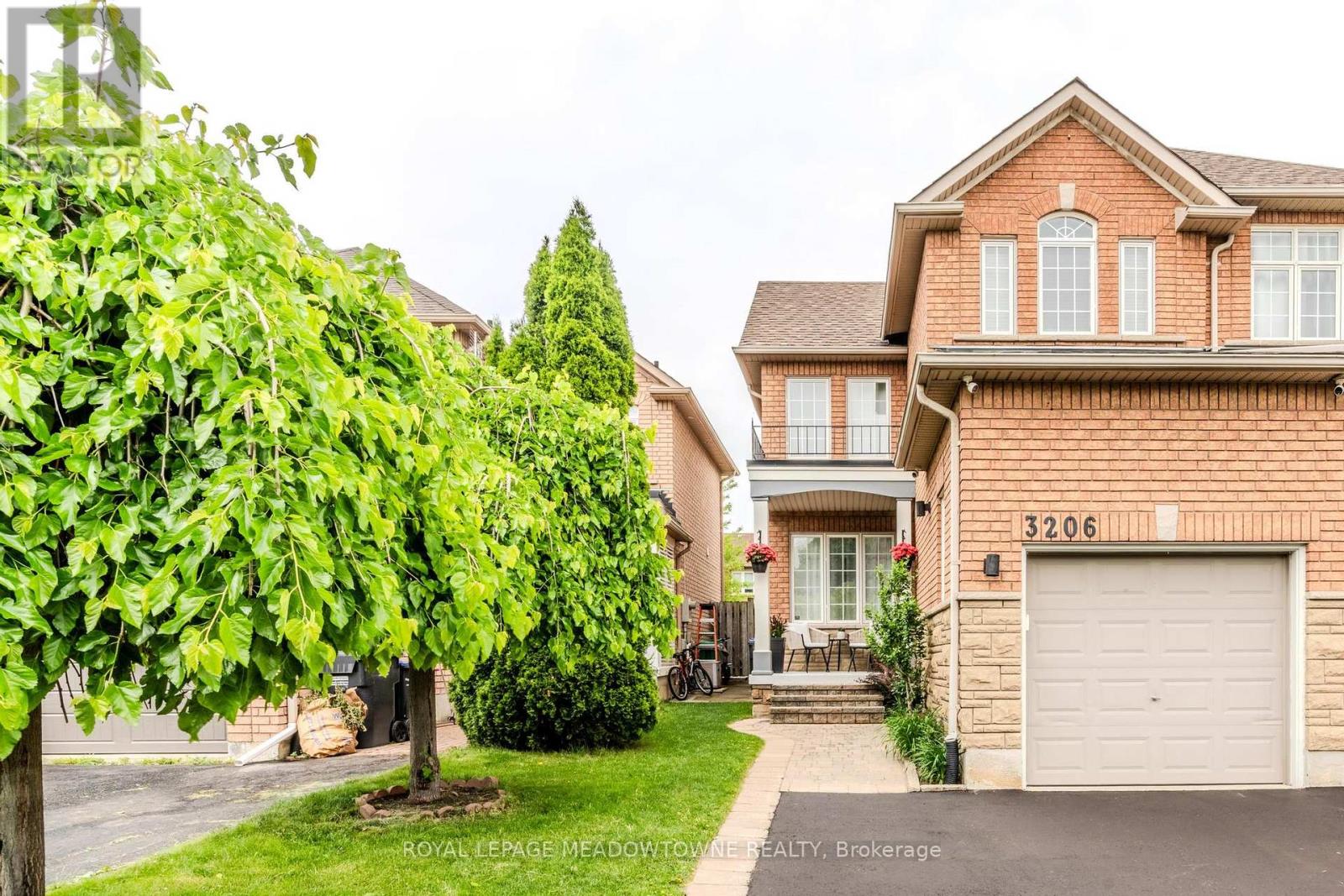 3206 Apricot Street, Mississauga, Ontario  L5N 8A8 - Photo 3 - W13464626