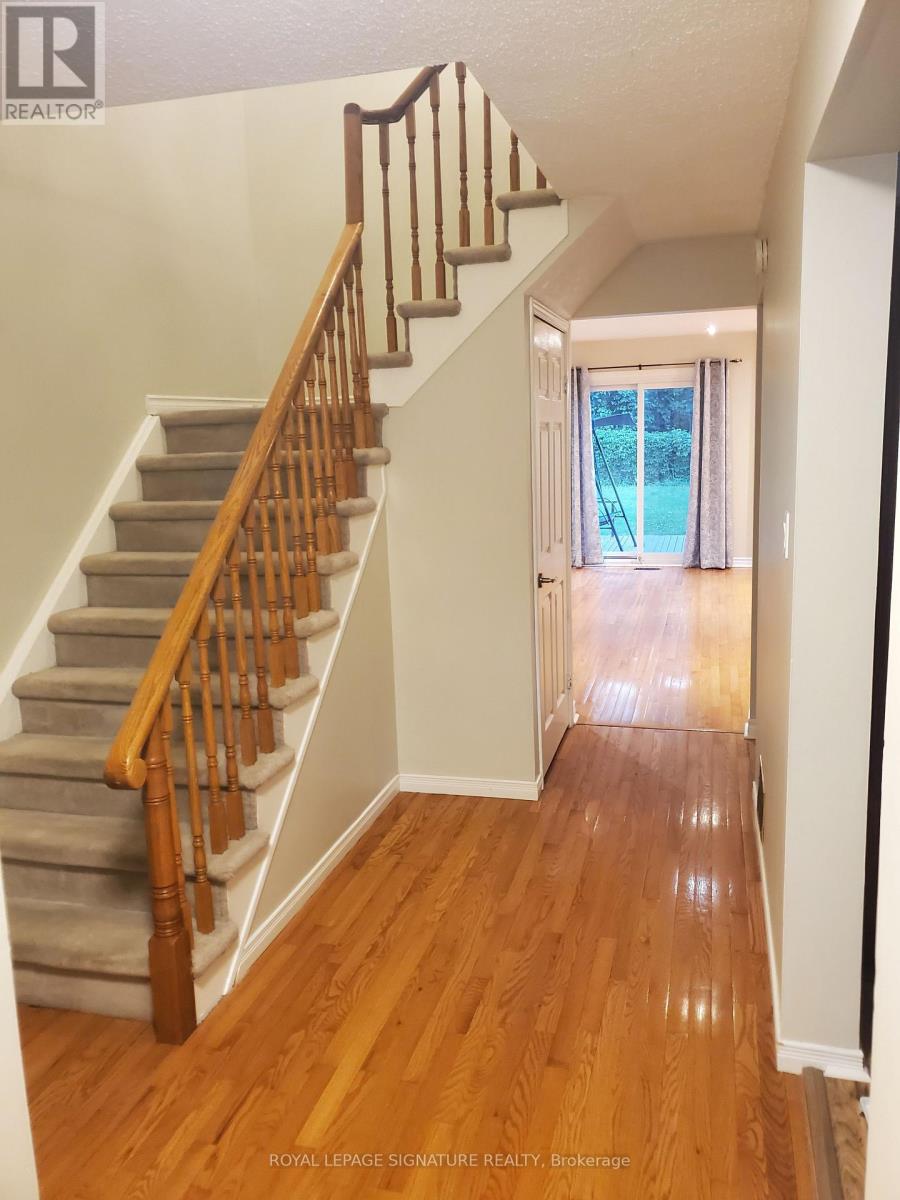 980 Sawgrass Crescent, Mississauga, Ontario L5C 3Y3 - Photo 2 - W13464646