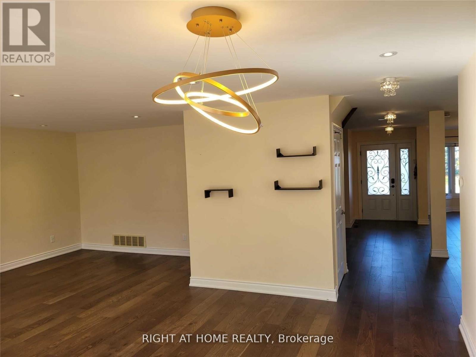 1080 Glenashton Drive, Oakville, Ontario L6H 4B9 - Photo 9 - W13464670