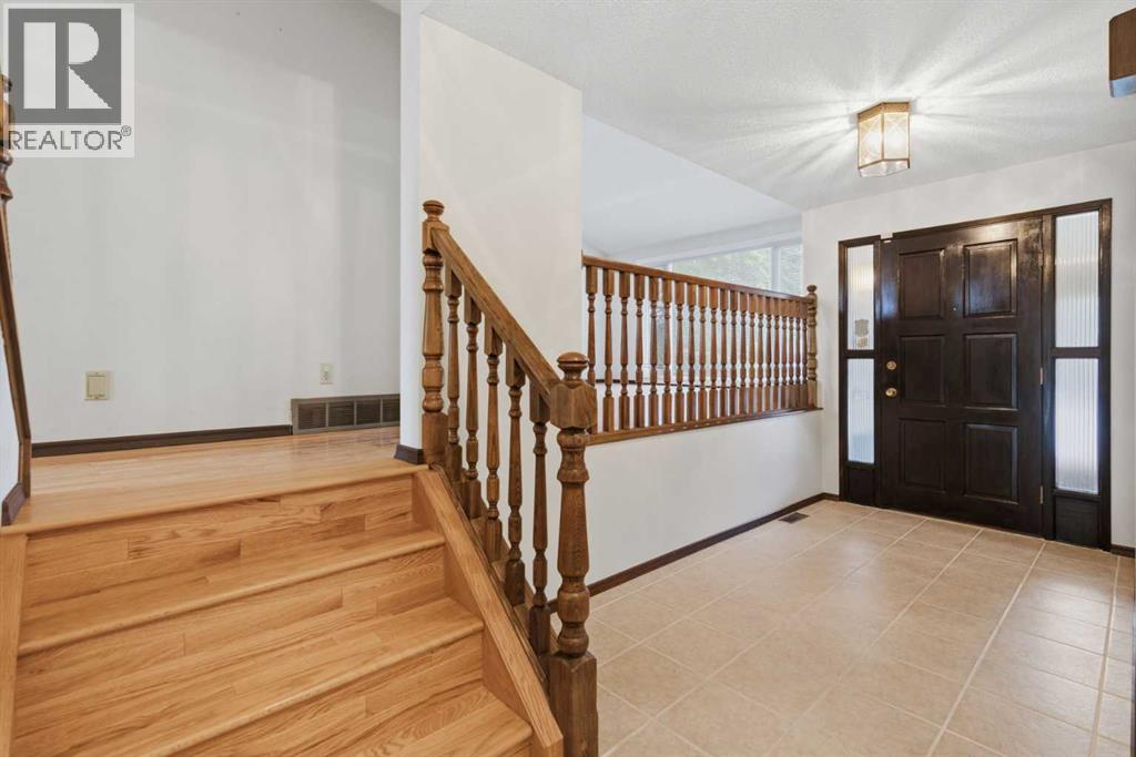 27 Woodgreen Place Sw, Calgary, Alberta  T2W 4A3 - Photo 5 - A2321722