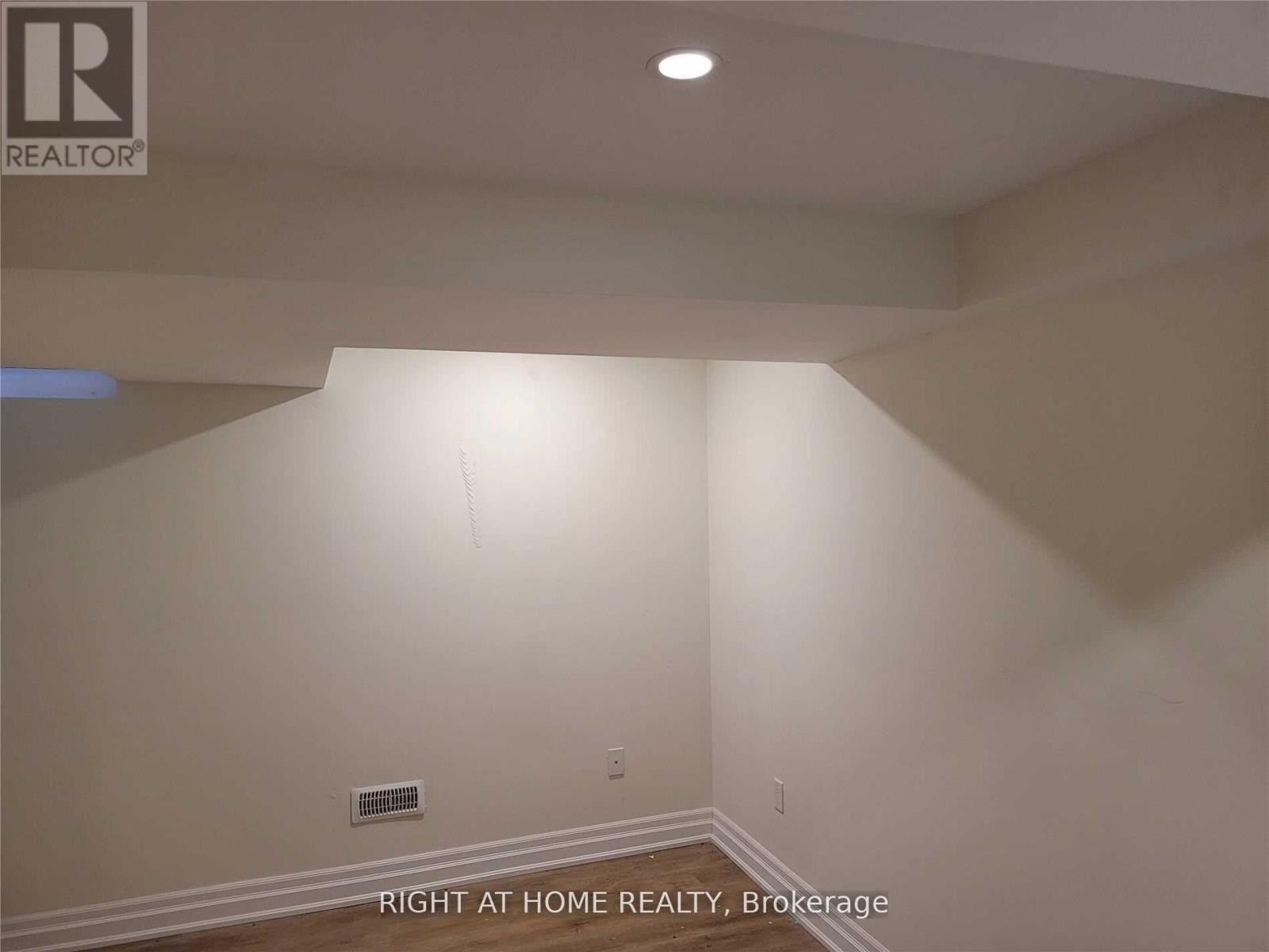 1080 Glenashton Drive, Oakville, Ontario L6H 4B9 - Photo 19 - W13464670