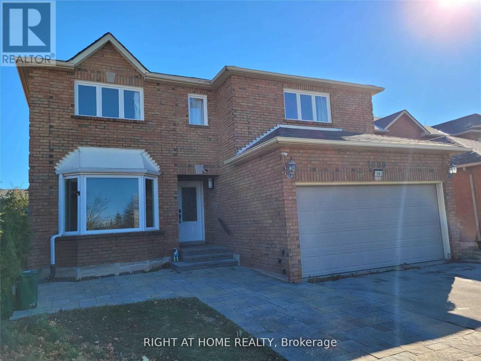 1080 Glenashton Drive, Oakville, Ontario L6H 4B9 - Photo 2 - W13464670