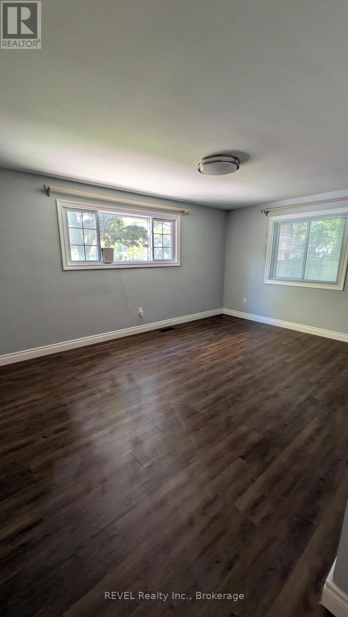 Main Floor - 3204 Saint Paul Avenue, Niagara Falls, Ontario  L2J 2M1 - Photo 4 - X13464660