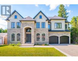 11 OAKLEY COURT, Hamilton, Ontario