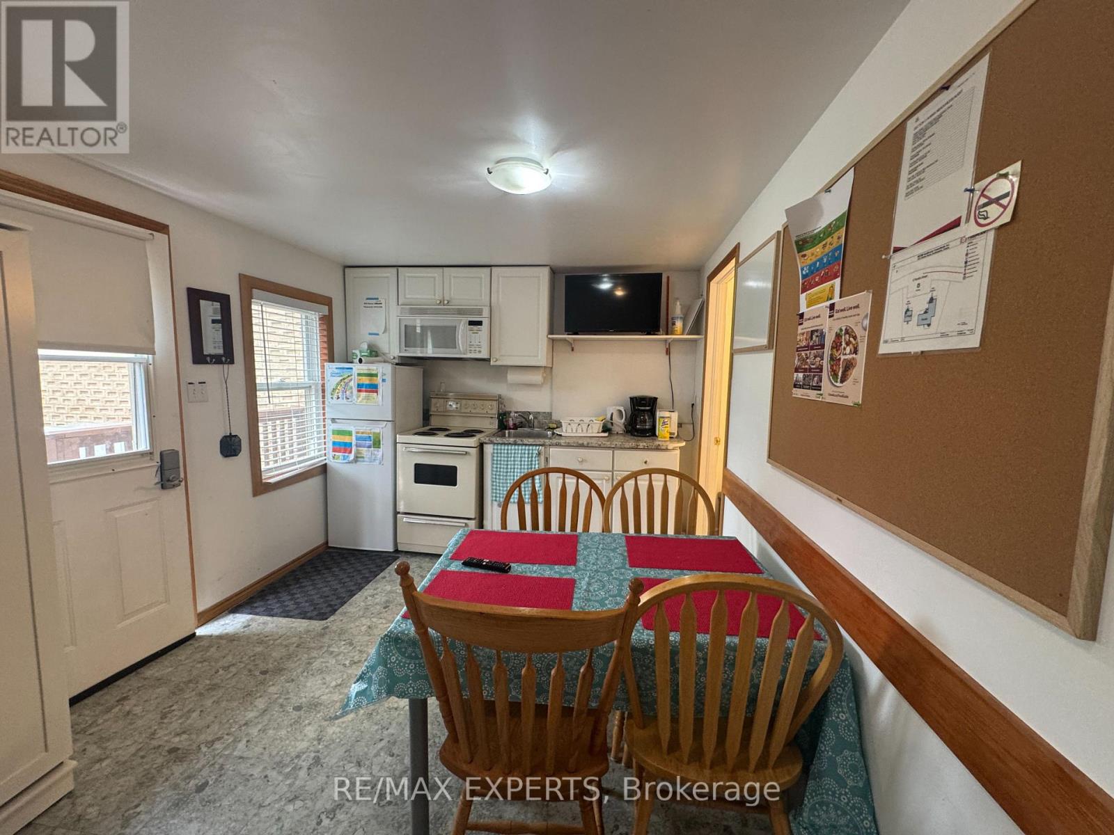 Unit B - 130 South Rankin Street, Saugeen Shores, Ontario  N0H 2L0 - Photo 2 - X13464672