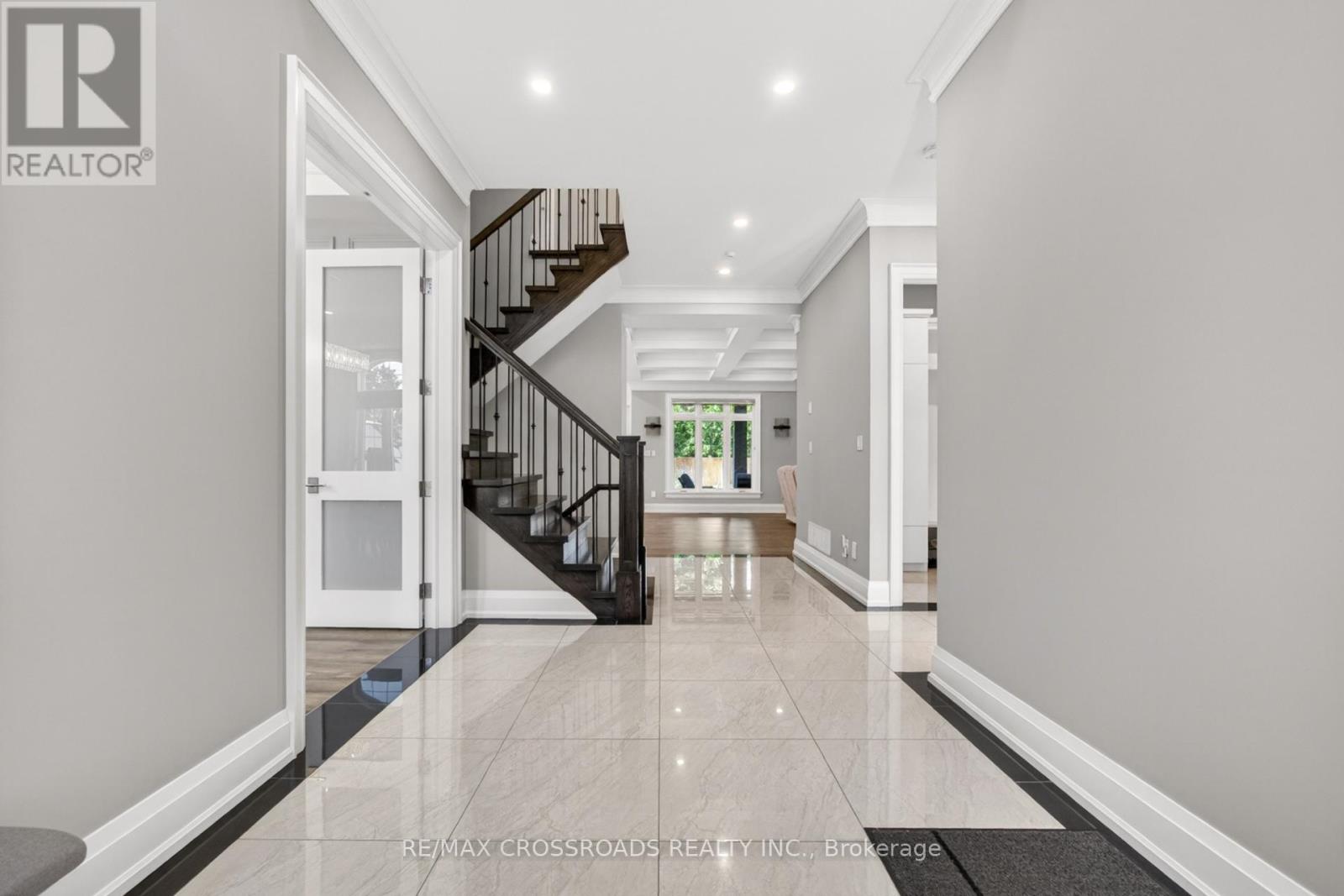 11 Oakley Court, Hamilton, Ontario L9G 1T6 - Photo 3 - X13464662
