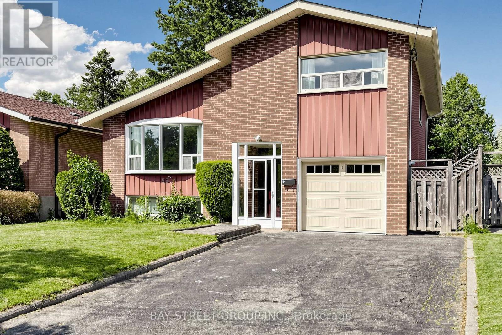55 BAYBROOK CRESCENT, Toronto, Ontario