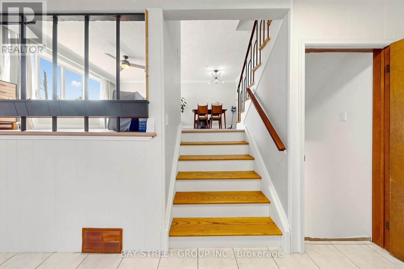 55 Baybrook Crescent, Toronto, Ontario  M1H 2R7 - Photo 3 - E13464736