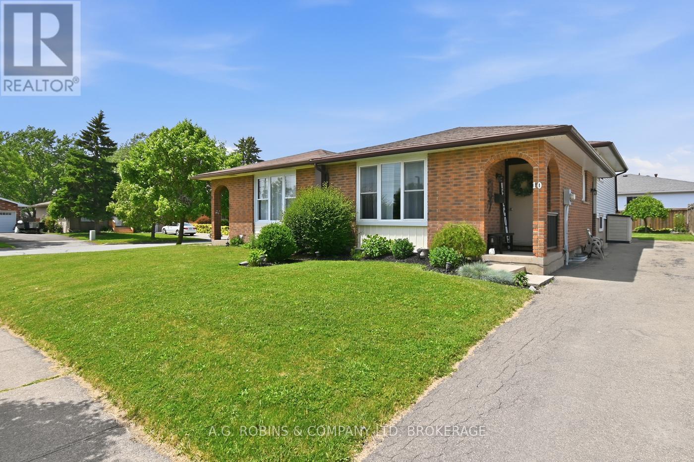 10 CHANTAL COURT, Welland, Ontario