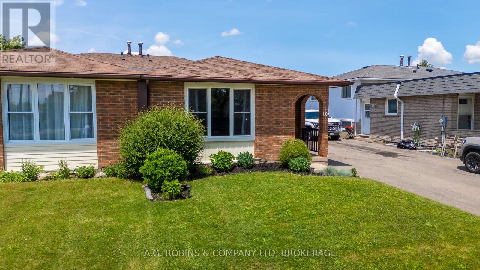 10 Chantal Court, Welland (Lincoln/crowland), Ontario L3B 5V3 - Photo 2 - X13464680
