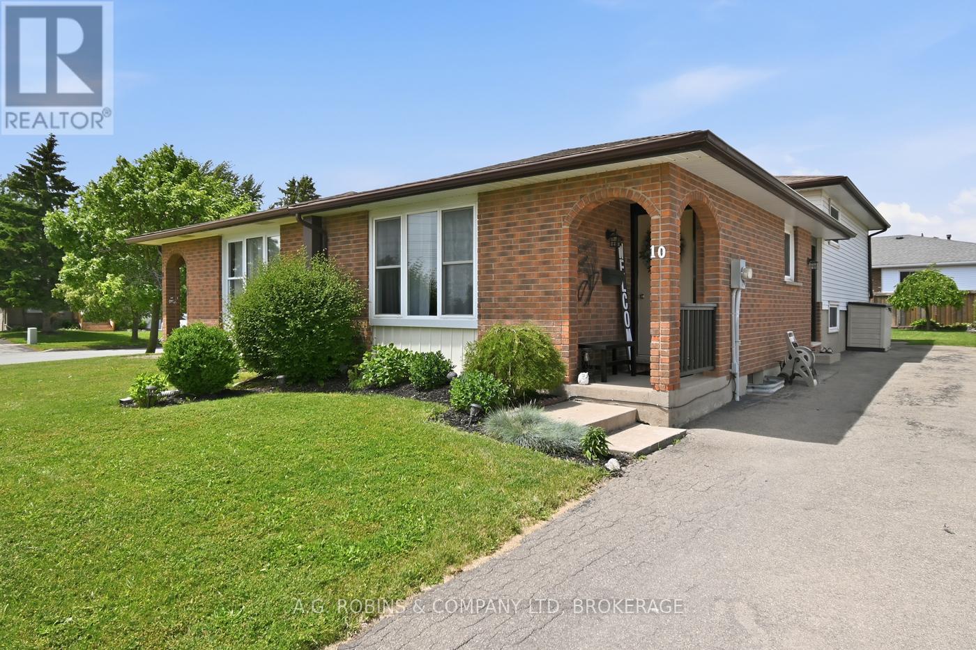 10 Chantal Court, Welland (Lincoln/crowland), Ontario L3B 5V3 - Photo 3 - X13464680
