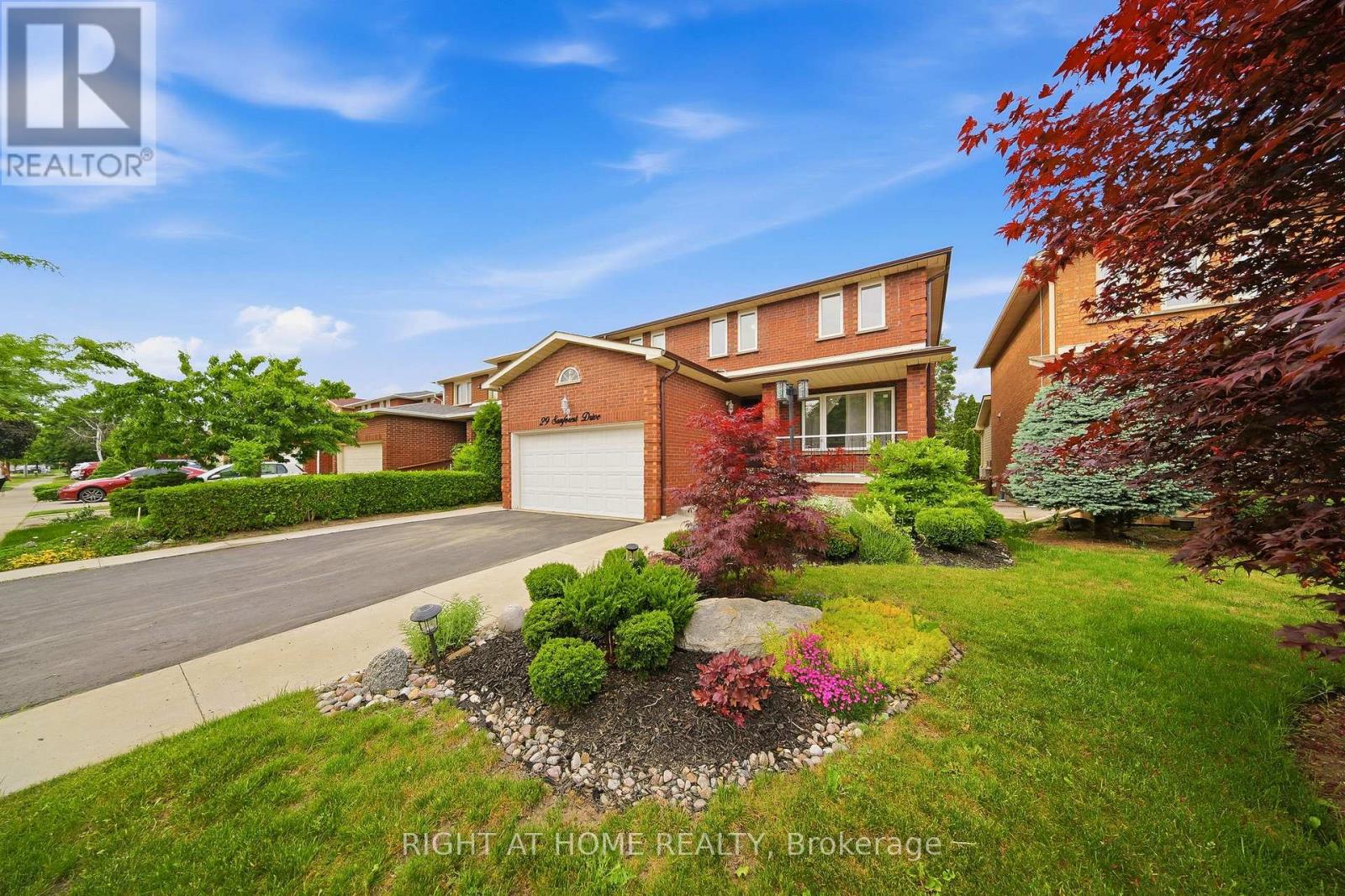 29 Sunforest Drive, Brampton, Ontario  L6Z 2Z3 - Photo 2 - W13464720