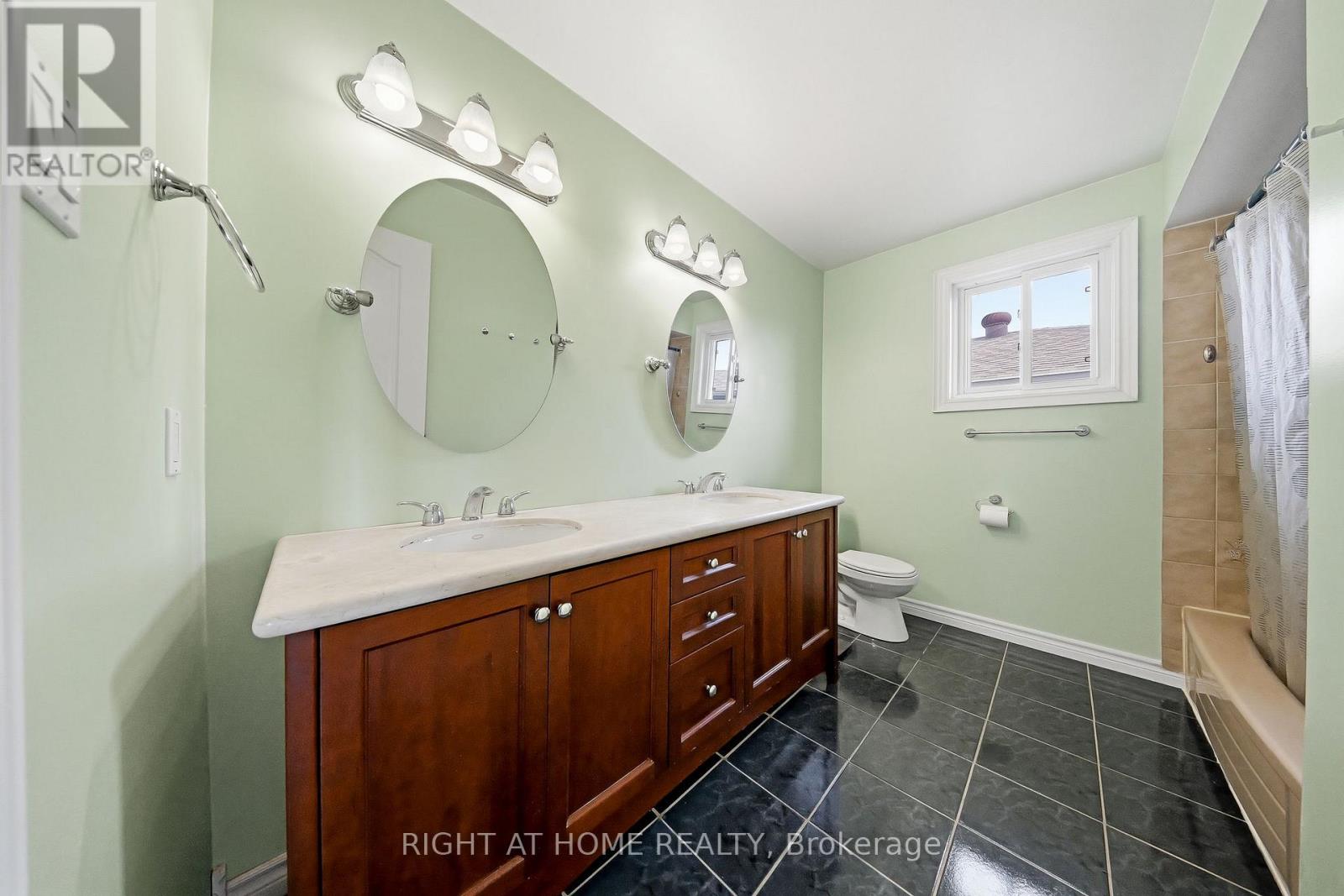 29 Sunforest Drive, Brampton, Ontario  L6Z 2Z3 - Photo 37 - W13464720