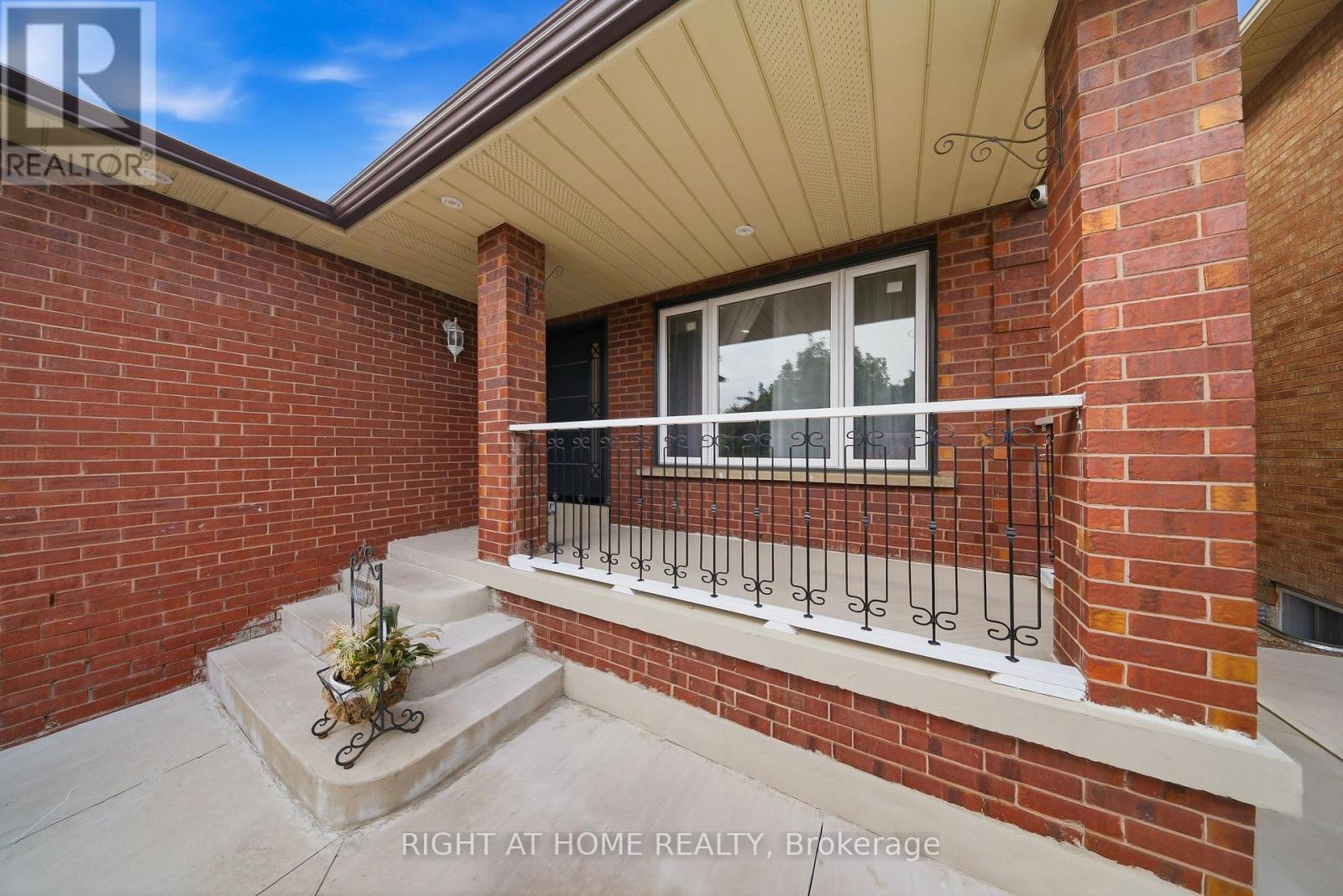 29 Sunforest Drive, Brampton, Ontario  L6Z 2Z3 - Photo 6 - W13464720