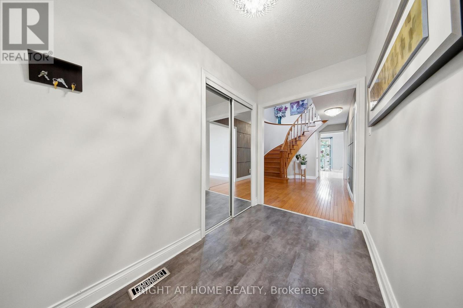 29 Sunforest Drive, Brampton, Ontario  L6Z 2Z3 - Photo 7 - W13464720