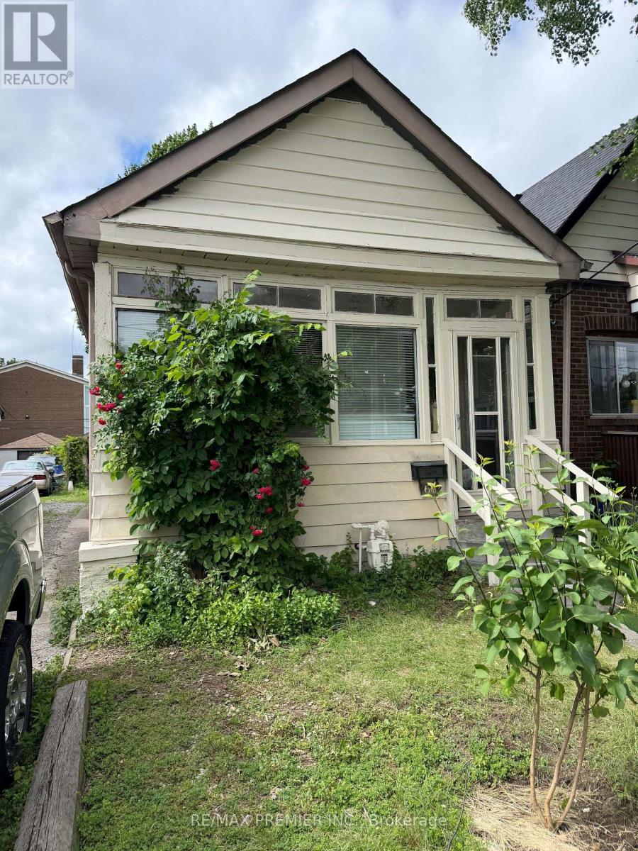 66 LAMBTON AVENUE, Toronto, Ontario