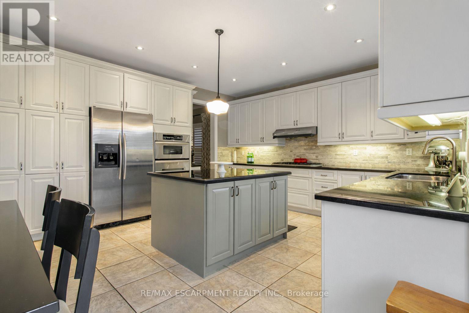 3296 Topeka Drive, Mississauga, Ontario  L5M 7V1 - Photo 10 - W13464788
