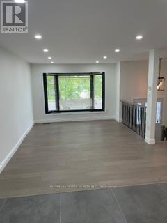 885 Forestwood Drive, Mississauga, Ontario  L5C 1G6 - Photo 3 - W13464800