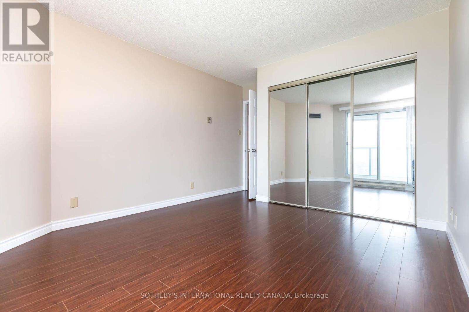 2210 - 77 Harbour Square, Toronto, Ontario  M5J 2S2 - Photo 11 - C13460892