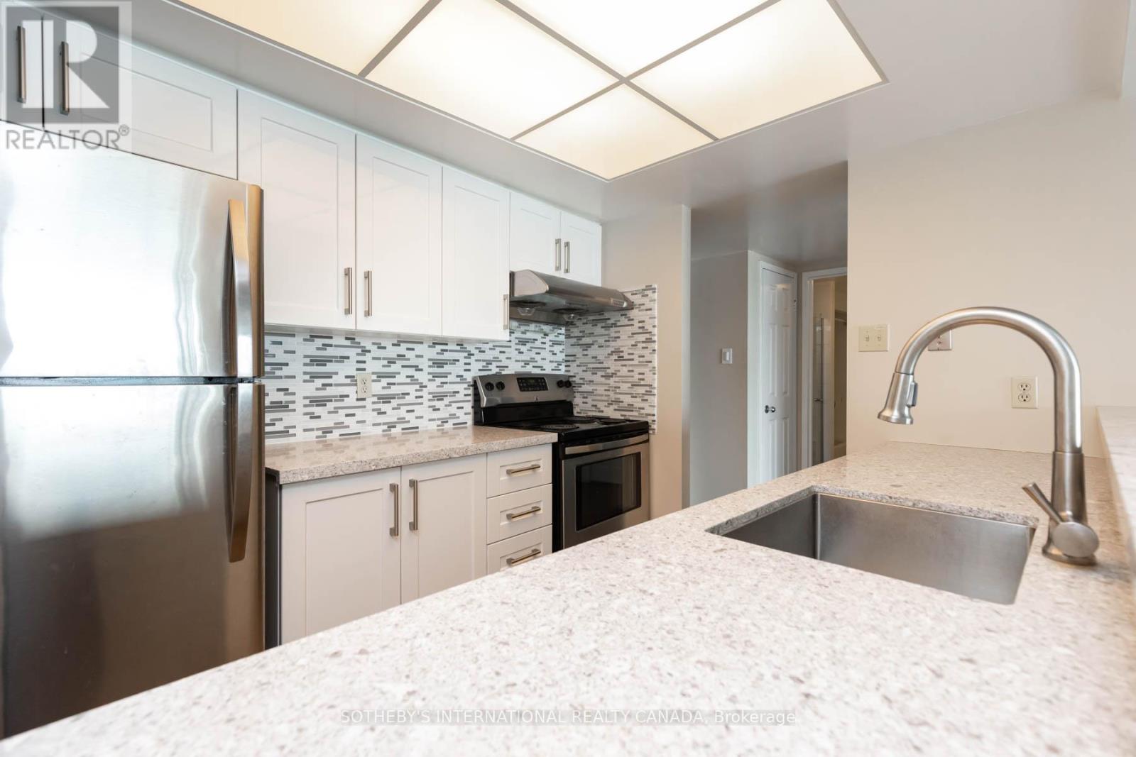 2210 - 77 HARBOUR SQUARE, Toronto, Ontario