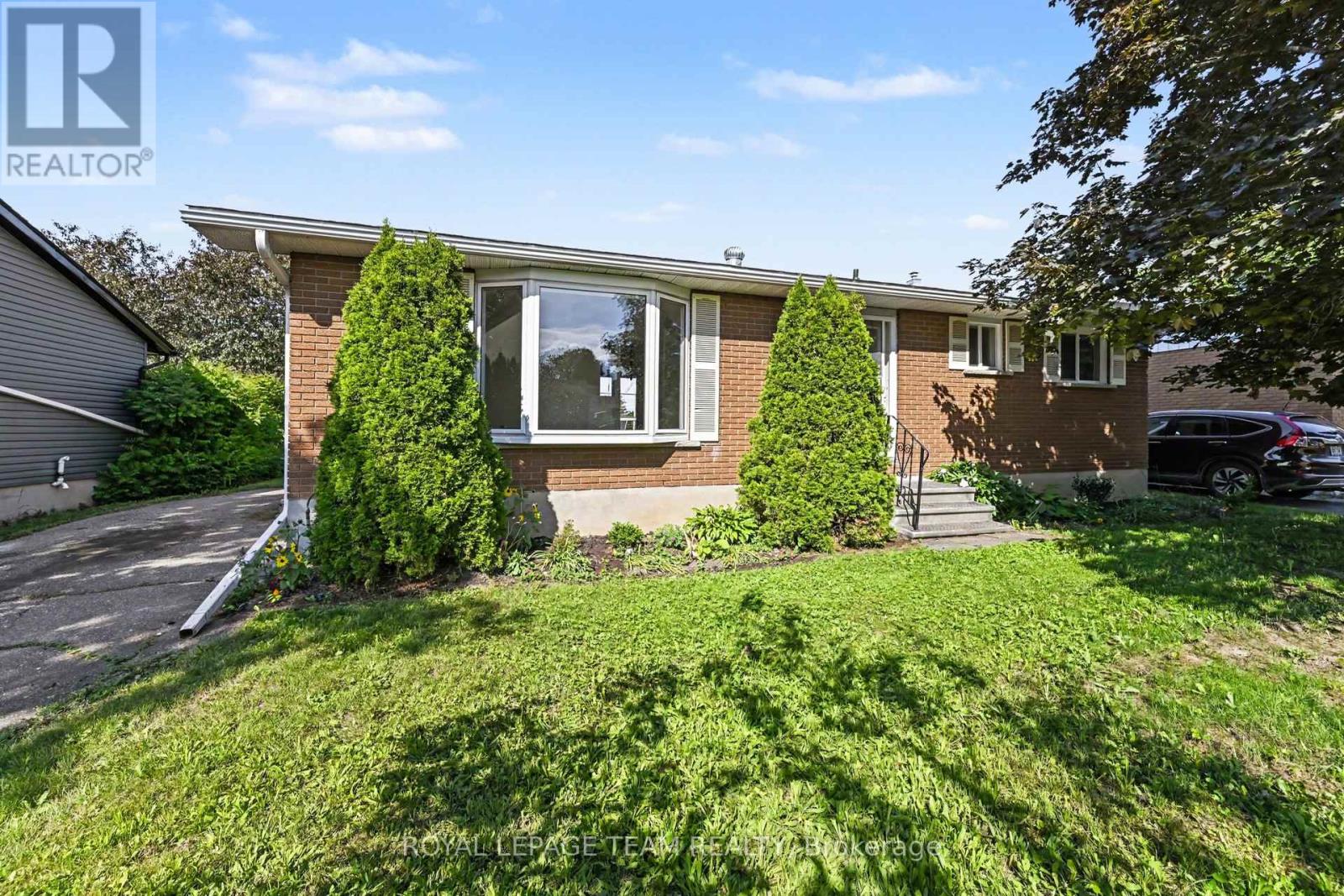 855 KEDROSKY DRIVE, Renfrew, Ontario