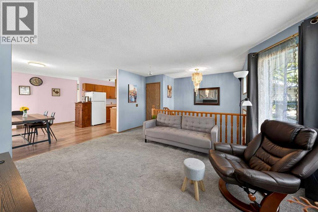 31 Martinridge Grove NE, Calgary, Alberta  T3J 3M2 - Photo 10 - A2320179