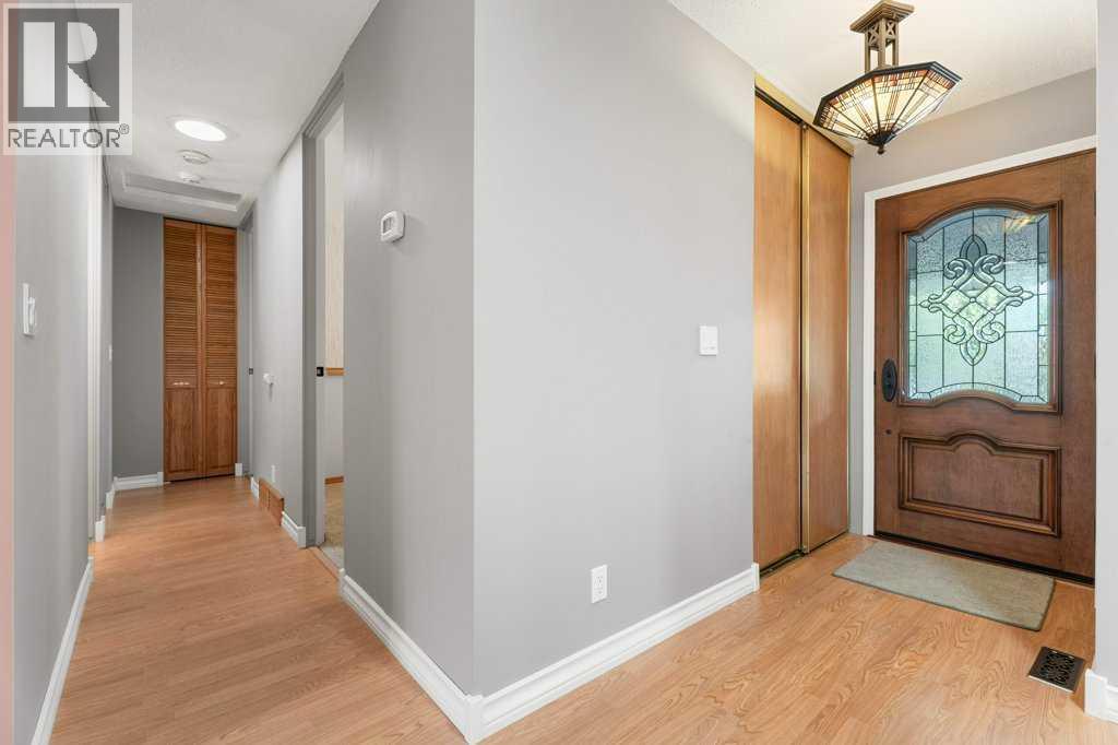 2843 Cedar Ridge Drive Sw, Calgary, Alberta  T2W 2B2 - Photo 6 - A2321532
