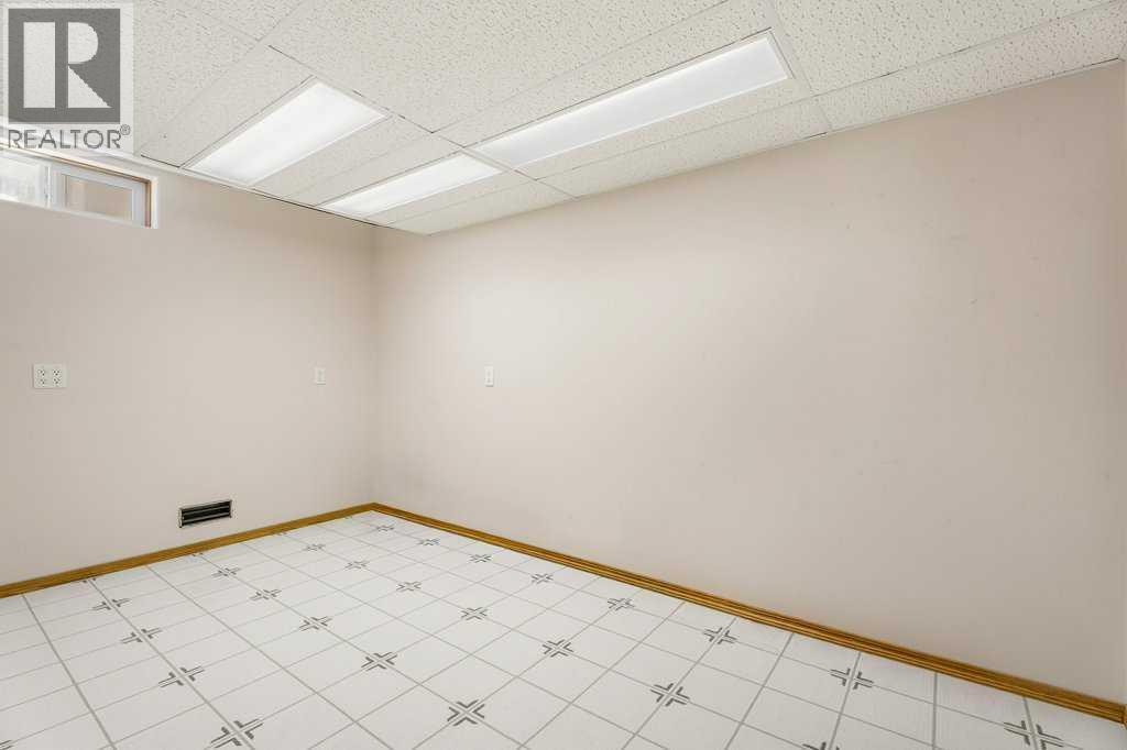 2843 Cedar Ridge Drive Sw, Calgary, Alberta  T2W 2B2 - Photo 35 - A2321532