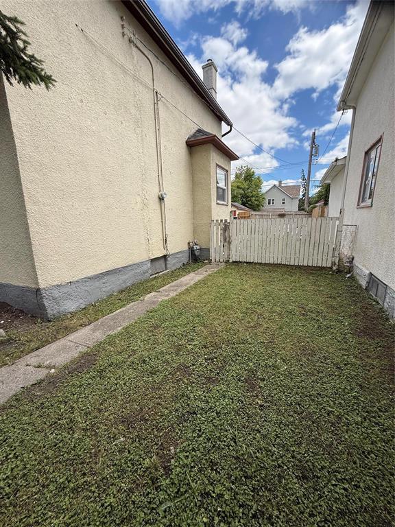 88 Hallet Street, Winnipeg, Manitoba  R2W 3L5 - Photo 3 - 202610634