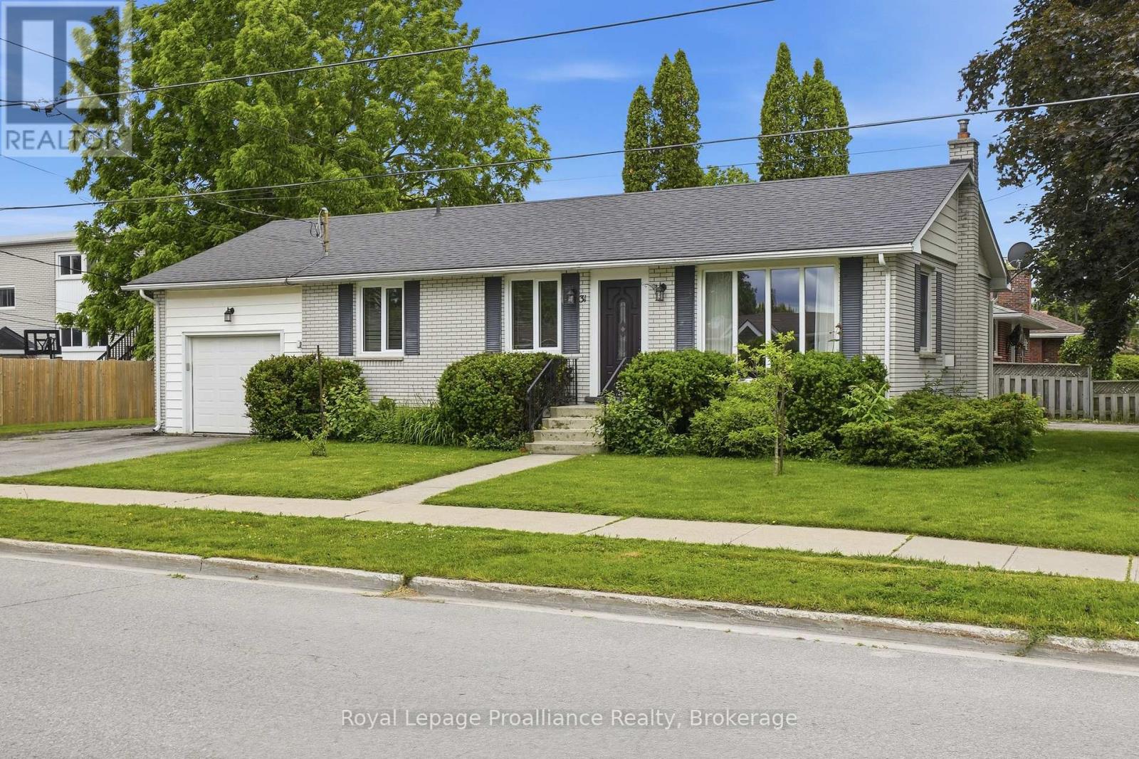 31 Downes Avenue, Prince Edward County, Ontario  K0K 2T0 - Photo 1 - X13464898