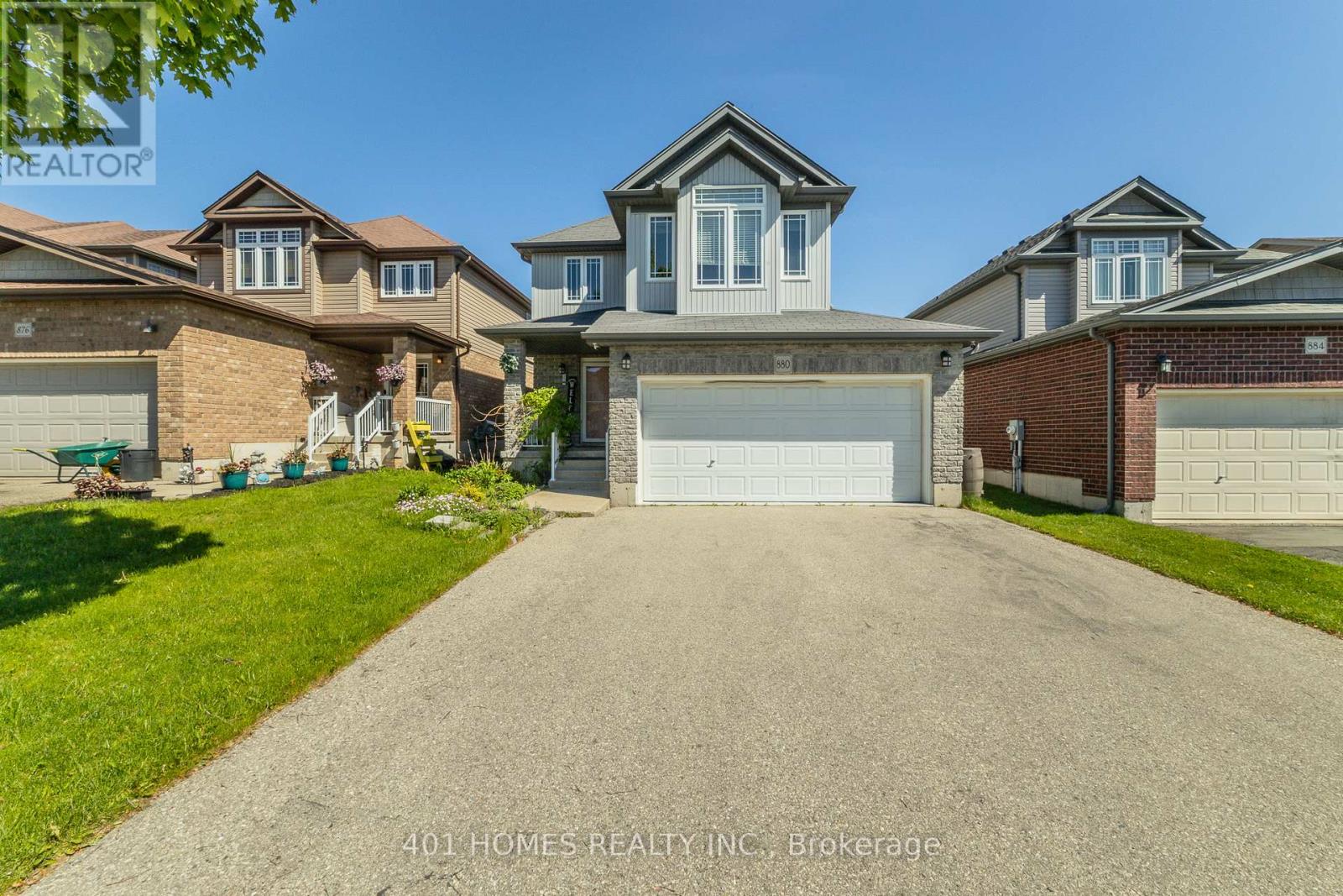880 FRONTENAC CRESCENT, Woodstock, Ontario