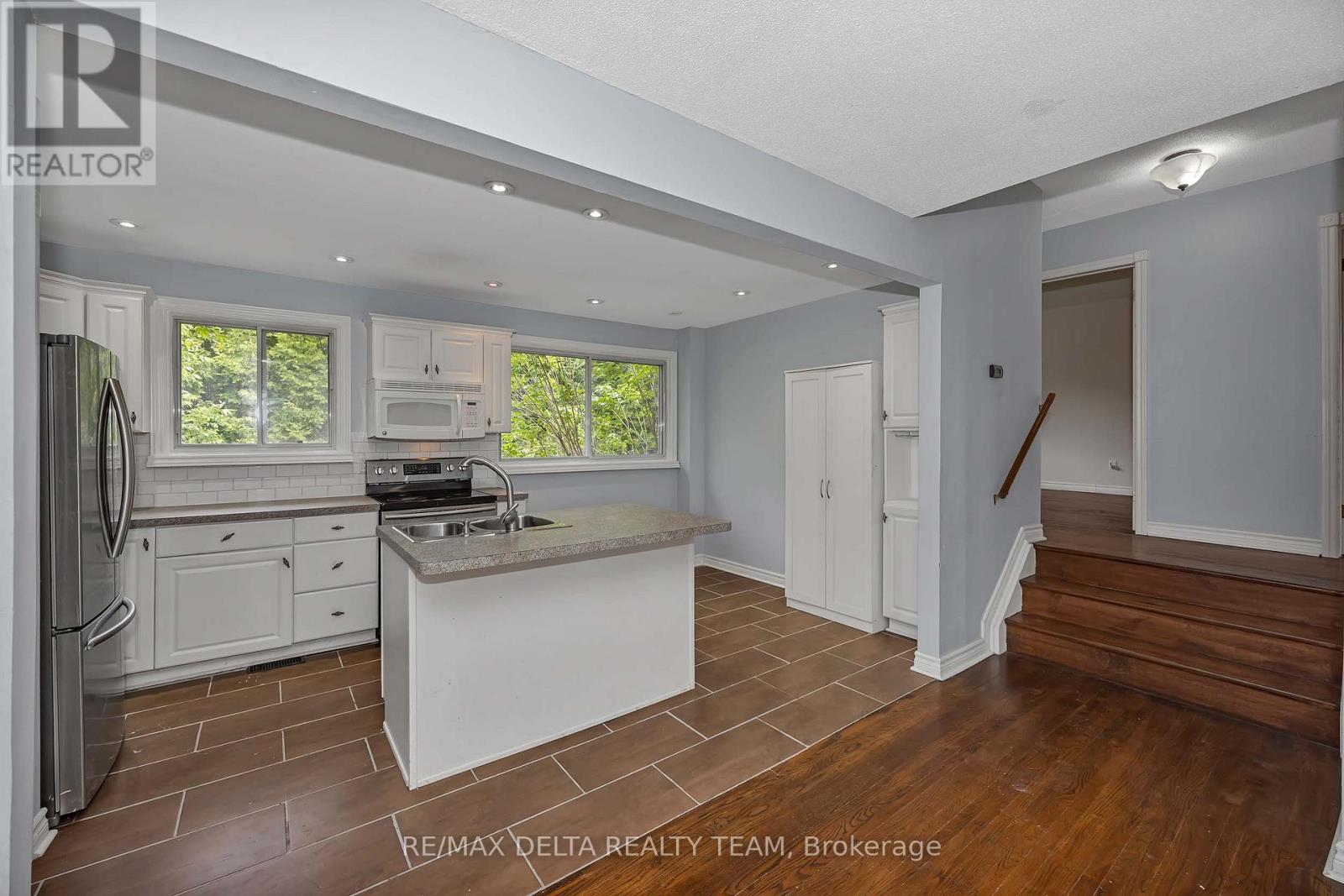 841 Balsam Drive, Ottawa, Ontario  K1E 1B8 - Photo 12 - X13464896