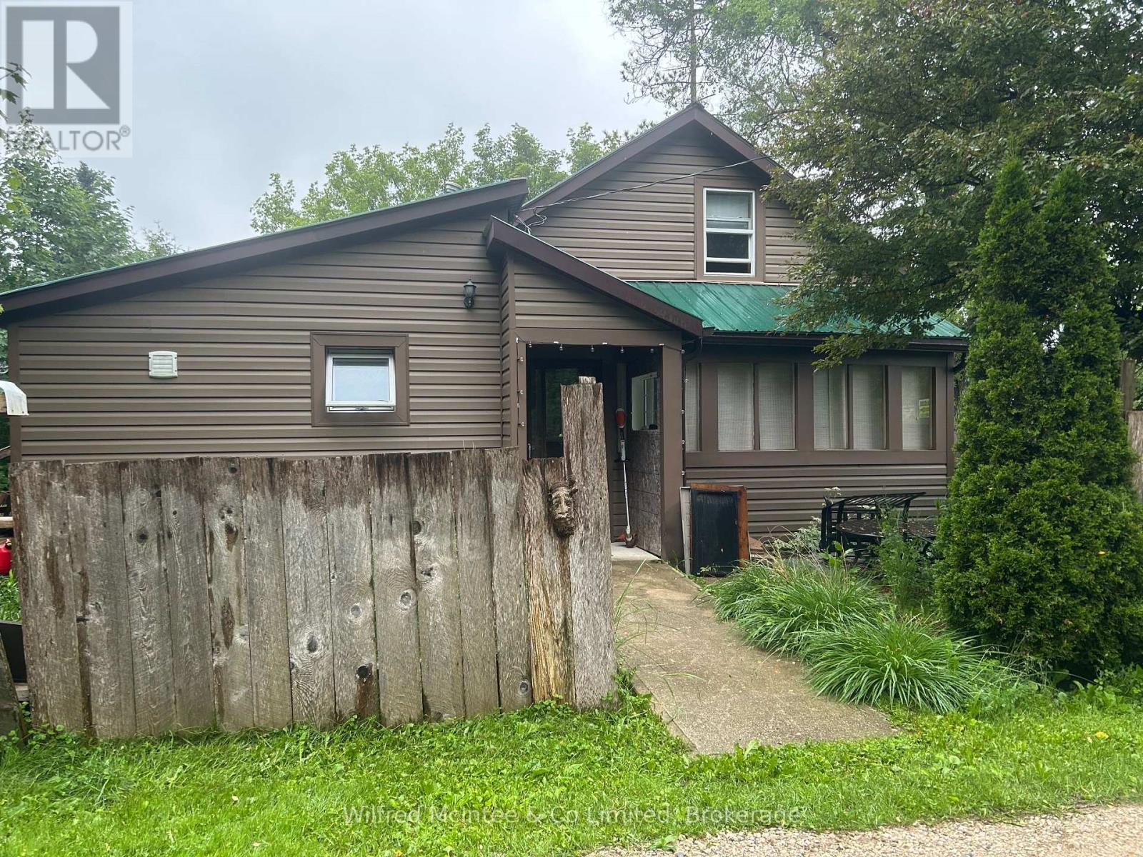 401866 Grey 4 Road, West Grey, Ontario N4N 3B8 - Photo 4 - X12986352