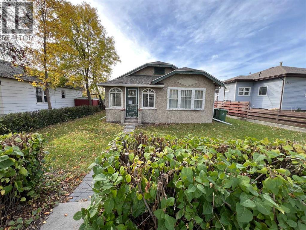 5003 55 Ave, Ponoka, Alberta  T4J 1H3 - Photo 2 - A2322139