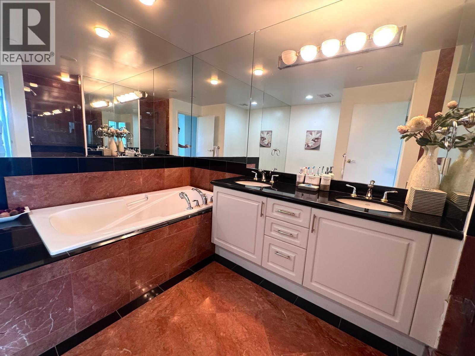 402 1777 Bayshore Drive, Vancouver, British Columbia  V6G 3H2 - Photo 13 - R3137505