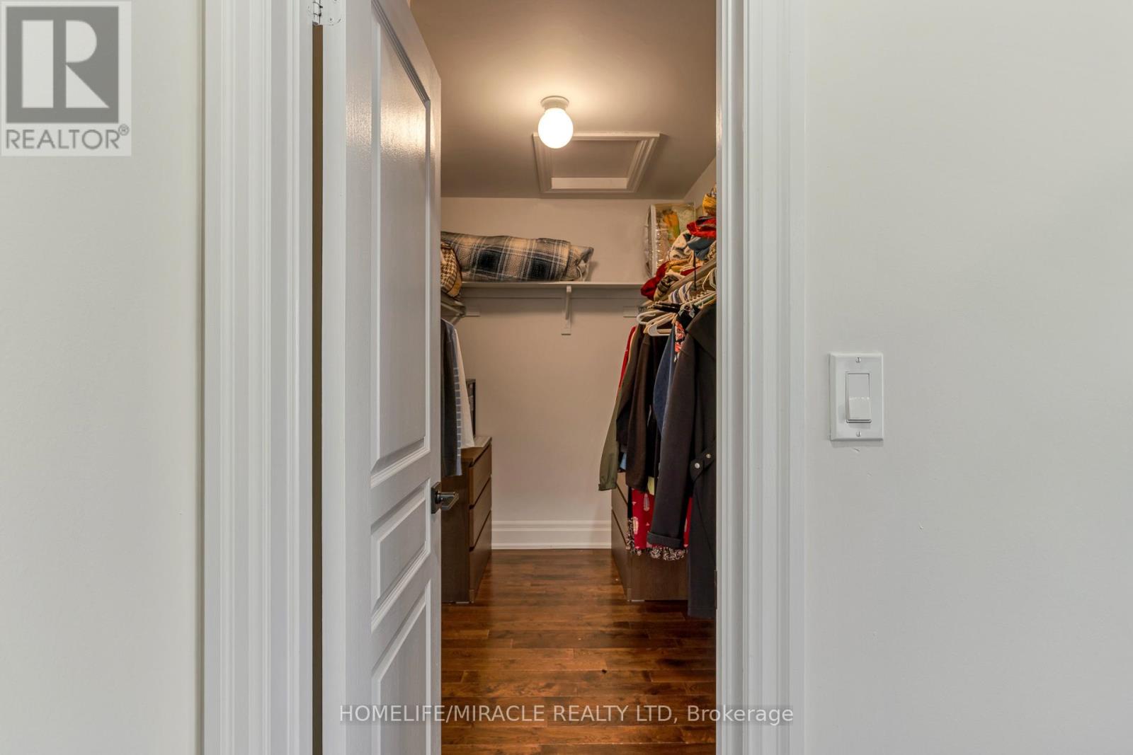 2299 Glazebrook Circle, Oakville, Ontario  L6M 5B5 - Photo 15 - W13464890