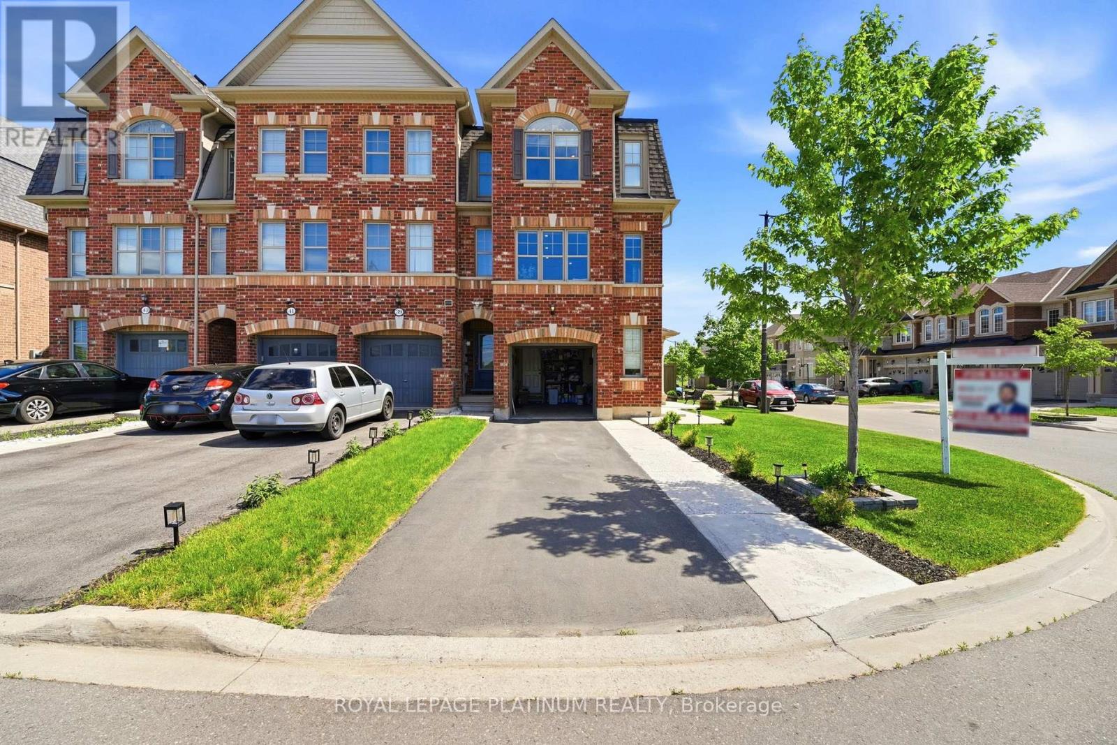 37 Padbury Trail, Brampton, Ontario  L7A 4V2 - Photo 4 - W13464924