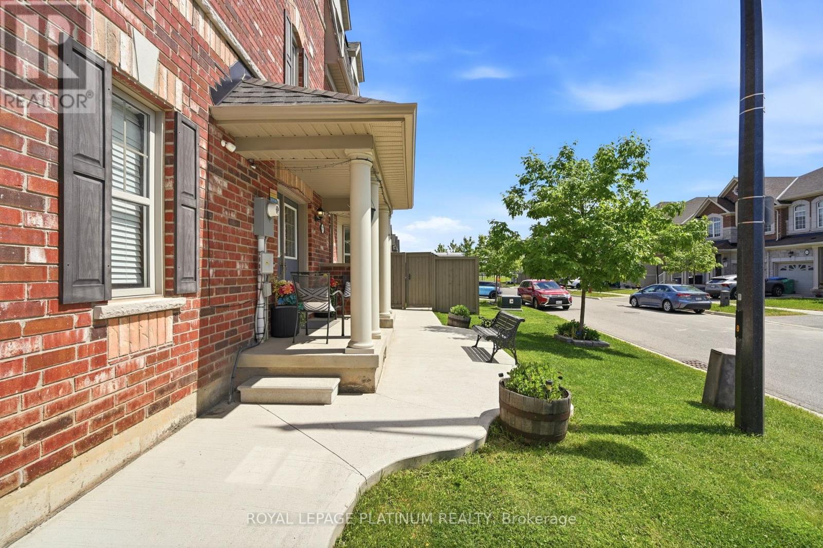 37 Padbury Trail, Brampton, Ontario  L7A 4V2 - Photo 5 - W13464924