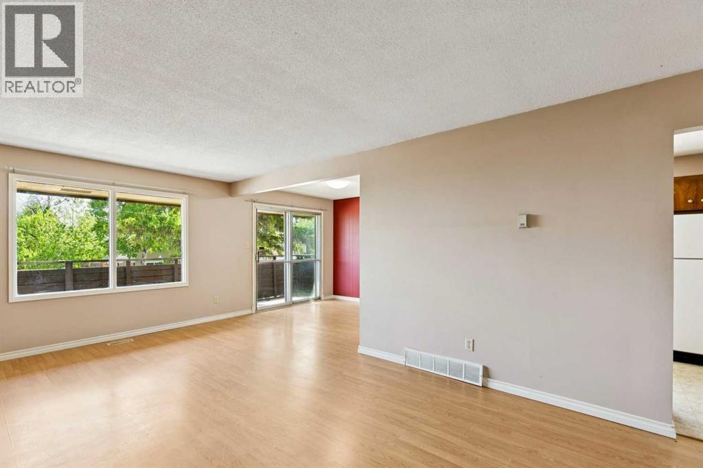 7833 Hunterquay Road NW, Calgary, Alberta  T2K 4V1 - Photo 5 - A2317214