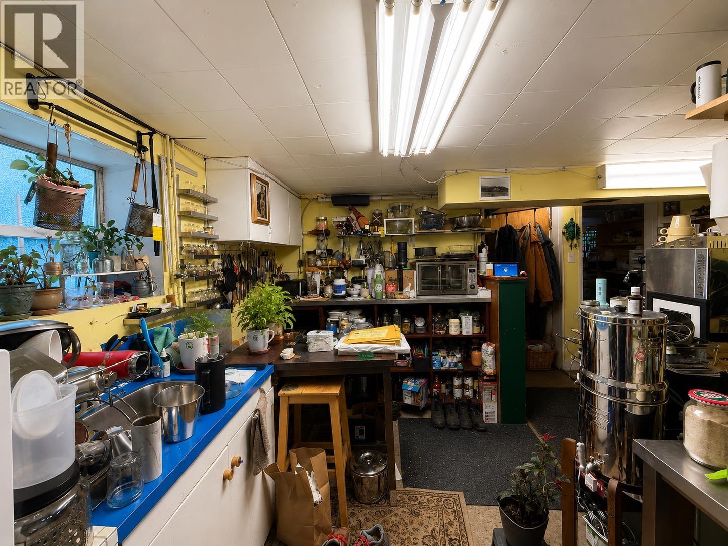 2531 Graveley Street, Vancouver, British Columbia  V5K 3J5 - Photo 5 - R3137606